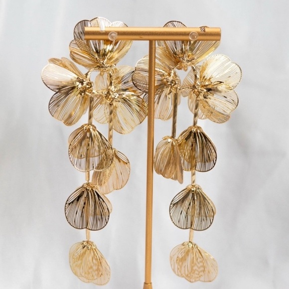 Zara!  Kate Middleton Floral Statement Earrings - Picture 7 of 8